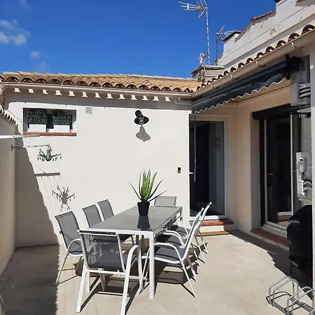 La Leucatine Classée 4 étoiles, 2 ,1 Canapé Convertible Dans Le Salon Et 2 Salles D'eau * Leucate